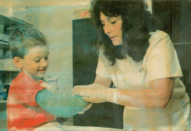 Certified orthopedic nurse Deborah K. Knowles smooths a cast for a patient in 1990.