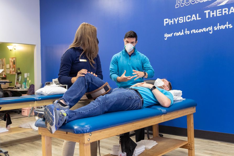 Steve Armitage, standing at right, works with a WVU physical therapy student at Country Roads Physical Therapy’s Buckhannon clinic. (WVU Photo/Zane Lacko)